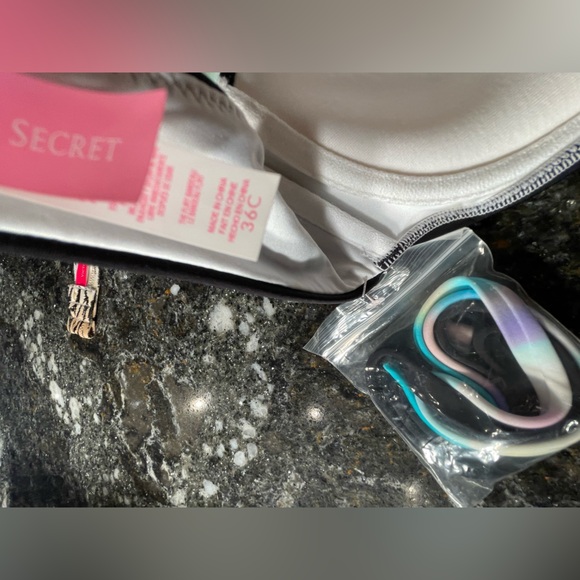 Lot of four Victorias Secret bikini tops all 36C, tops only - Picture 10 of 11